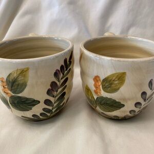 Home Trends Ceramic Mugs Set of 2 Floral Botanical Design Dishwasher safe.